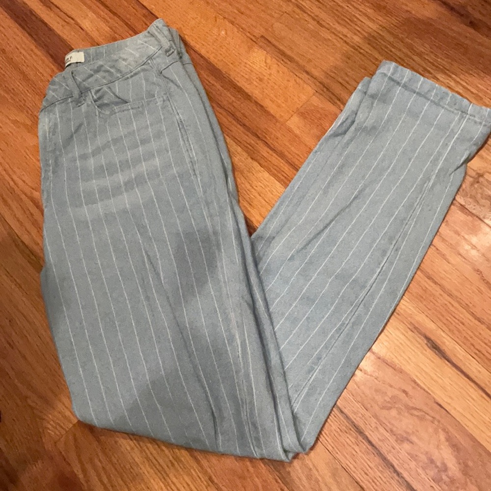 Ankle cut mom jeans